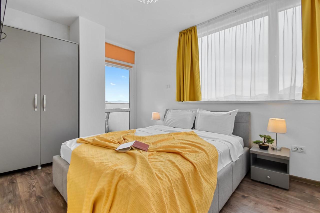 Modern In New Building With Panoramic View Apartment Brasov Exterior photo
