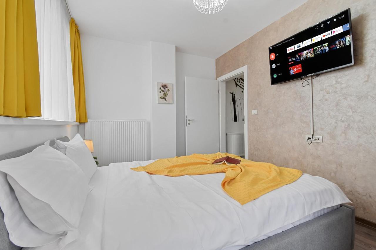 Modern In New Building With Panoramic View Apartment Brasov Exterior photo